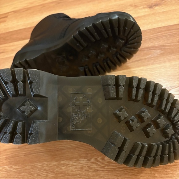 Dr. Martens Women’s Devon Flower Buckle Leather Platform Boots - Picture 7 of 12